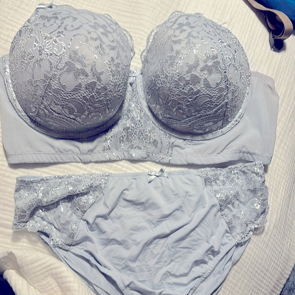 Seriously sexy 46DD bra and 22/24 panty icy blue